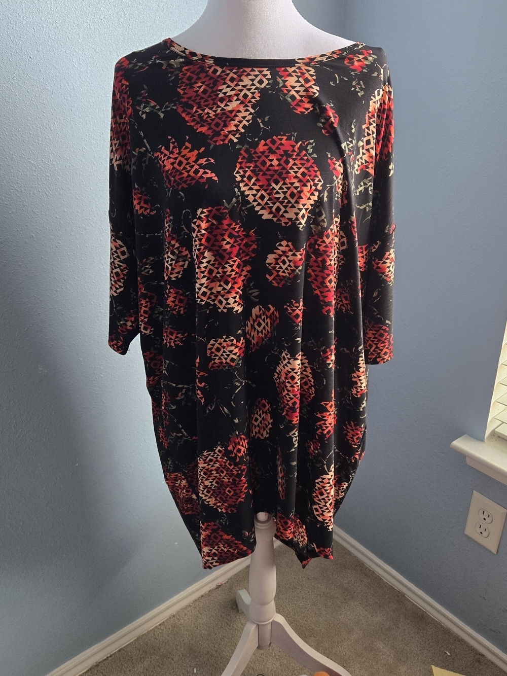 LuLaRoe Black, Red & Orange Geometric Print Top